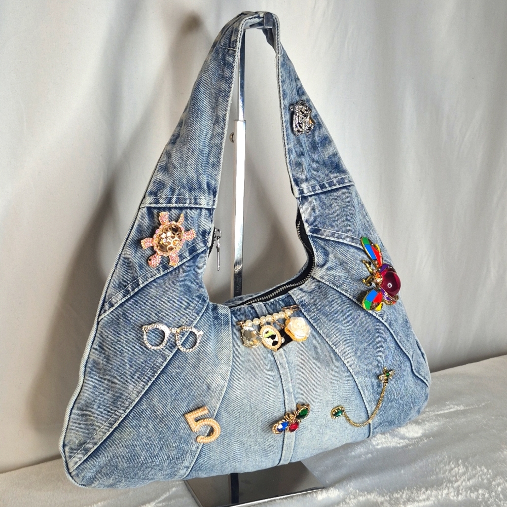 Denim Hobo Bag w/Fashion Brooches - Picture 5 of 17